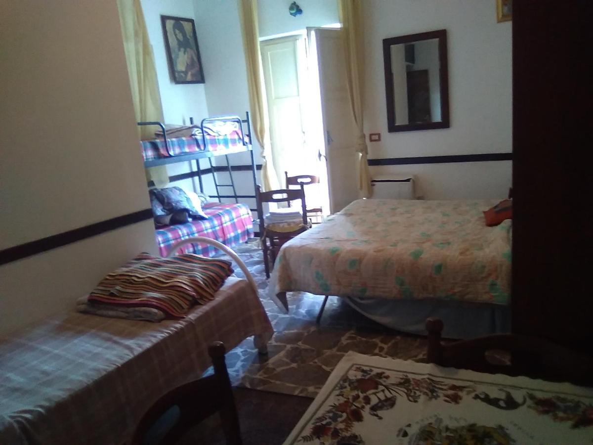 Room In Guest Room - Single Room With Shared Bathroom Taormina Exterior photo